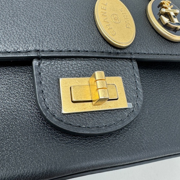 Chanel 2.55 Reissue Classic 225 Double Flap Bag - Picture 11 of 13